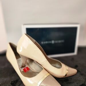 Karen Scott Cream Heels with Gold Accent